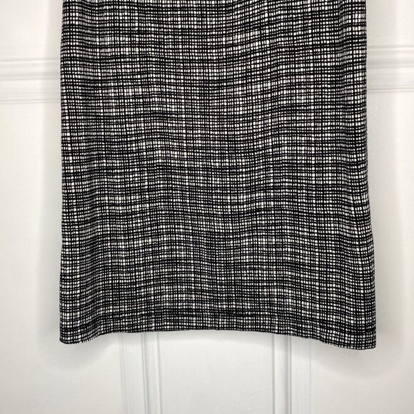 Loft Black and White Textured Pattern Crew Neck Tank Size Medium - Picture 3 of 7
